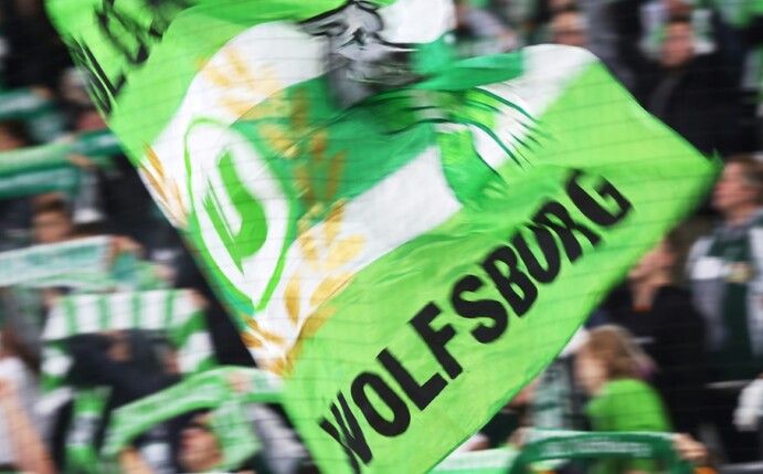 Der VfL Wolfsburg ist vom Sportgericht des DFB wegen Fehlverhaltens seiner Fans mit einer Geldstrafe von 40.500 Euro bel