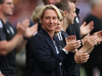 Fußball-Bundestrainerin Martina Voss-Tecklenburg geht das EM-Viertelfinale gegen Österreich mit reichlich Selbstvertra Fußball-Bundestrainerin Martina Voss-Tecklenburg geht das EM-Viertelfinale gegen Österreich mit reichlich Selbstvertra