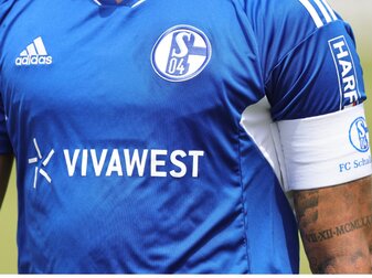 Fußball-Bundesligist Schalke 04 und der ehemalige Hauptsponsor Vivawest setzen erwartungsgemäß ihre Zusammenarbeit fo Fußball-Bundesligist Schalke 04 und der ehemalige Hauptsponsor Vivawest setzen erwartungsgemäß ihre Zusammenarbeit fo