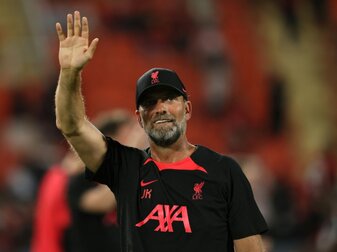 Erfolgscoach Jürgen Klopp will dem englischen Fußball-Renommierklub FC Liverpool nach seiner Vertragsverlängerung bis