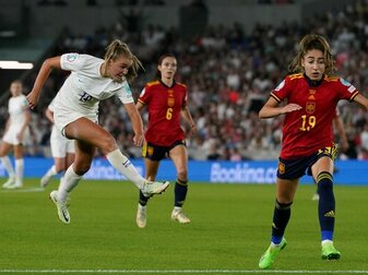 Georgia Stanway (l) schoss England gegen Spanien zum Sieg. Georgia Stanway (l) schoss England gegen Spanien zum Sieg.