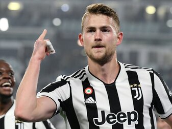 Mathijs de Ligt hat vor seinem Wechsel zu Bayern München neben Louis van Gaal auch die Ex-Spieler Arjen Robben und Mark Mathijs de Ligt hat vor seinem Wechsel zu Bayern München neben Louis van Gaal auch die Ex-Spieler Arjen Robben und Mark