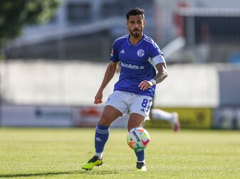 Bundesliga-Rückkehrer FC Schalke 04 geht auch in die kommende Saison mit Danny Latza als Spielführer in die Spielzeit. Bundesliga-Rückkehrer FC Schalke 04 geht auch in die kommende Saison mit Danny Latza als Spielführer in die Spielzeit.