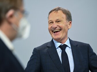DFL-Aufsichtsratschef Hans-Joachim Watzke hat Spekulationen um einen fixe Beteiligung eines Investors an der Deutschen F DFL-Aufsichtsratschef Hans-Joachim Watzke hat Spekulationen um einen fixe Beteiligung eines Investors an der Deutschen F