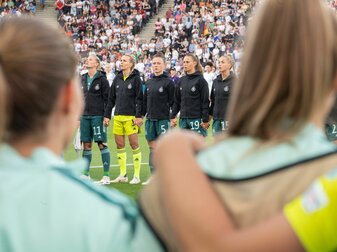 Fußballerinen müssen immer wieder mit sexistischen Beleidigungen umgehen. Fußballerinen müssen immer wieder mit sexistischen Beleidigungen umgehen.
