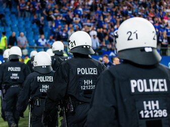 Das Sportgericht des Deutschen Fußball-Bundes (DFB) hat Geldstrafen gegen die Bundesligisten Hertha BSC und Bayer Lever Das Sportgericht des Deutschen Fußball-Bundes (DFB) hat Geldstrafen gegen die Bundesligisten Hertha BSC und Bayer Lever