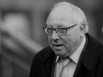 Der deutsche Fußball trauert um einen der ganz Großen: Uwe Seeler ist tot. Das meldete die Bild-Zeitung am Donnerstagn Der deutsche Fußball trauert um einen der ganz Großen: Uwe Seeler ist tot. Das meldete die Bild-Zeitung am Donnerstagn