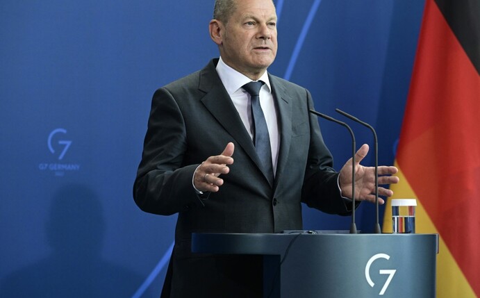 Olaf Scholz trauert um den verstorbenen Uwe Seeler. "Deutschland trauert um 'Uns Uwe'", heißt es auf dem offiziellen Tw