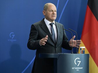 Olaf Scholz trauert um den verstorbenen Uwe Seeler. "Deutschland trauert um 'Uns Uwe'", heißt es auf dem offiziellen Tw Olaf Scholz trauert um den verstorbenen Uwe Seeler. "Deutschland trauert um 'Uns Uwe'", heißt es auf dem offiziellen Tw