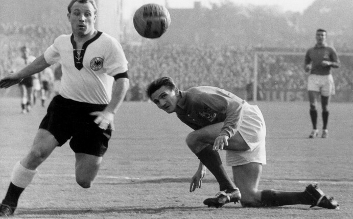 Fußball-Deutschland trauert um Stürmer-Legende Uwe Seeler (l).
