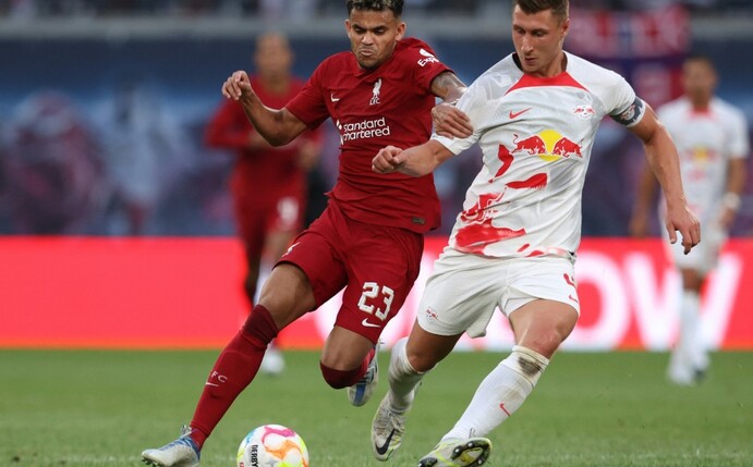 Fußball-Pokalsieger RB Leipzig hat neun Tage vor dem ersten Pflichtspiel der neuen Saison eine heftige Abreibung bekomm