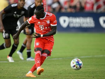 Bayern-Neuzugang Sadio Mané ist zum zweiten Mal zu Afrikas Fußballer des Jahres gewählt worden. Bayern-Neuzugang Sadio Mané ist zum zweiten Mal zu Afrikas Fußballer des Jahres gewählt worden.