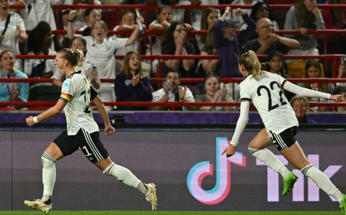 Die deutschen Fußballerinnen haben bei der EM in England das Halbfinale erreicht.