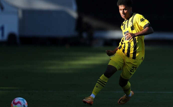 Fußball-Nationalspieler Karim Adeyemi lebt beim Bundesligisten Borussia Dortmund einen Traum seiner Kindheit.
