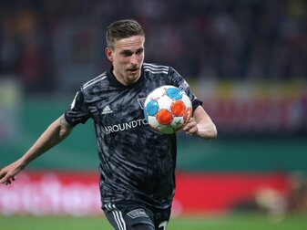 Fußball-Zweitligist Arminia Bielefeld hat für die Mission Wiederaufstieg den bundesligaerfahrenen Bastian Oczipka verp Fußball-Zweitligist Arminia Bielefeld hat für die Mission Wiederaufstieg den bundesligaerfahrenen Bastian Oczipka verp