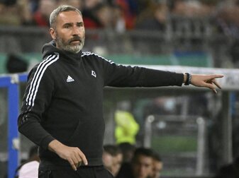 Tim Walter sieht die Profis des Hamburger SV nach dem Tod von Uwe Seeler am Donnerstag mit Blick auf das Nordduell gegen Tim Walter sieht die Profis des Hamburger SV nach dem Tod von Uwe Seeler am Donnerstag mit Blick auf das Nordduell gegen