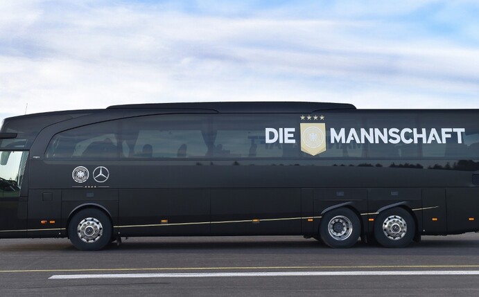 Die Bezeichnung "Die Mannschaft" für die deutsche Fußball-Nationalmannschaft spaltet nach wie vor die Fan-Landschaft.