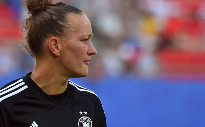 Ersatztorhüterin Almuth Schult hat nach einem fiebrigen Infekt auch das Training der deutschen Fußballerinnen am Freit
