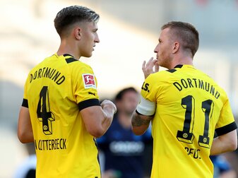 Erste Wochen in Schwarz-Gelb: Schlotterbeck (l.) im Gespräch mit BVB-Kapitän Reus (r.). Foto: Alexander Hassenstein/Getty Images Erste Wochen in Schwarz-Gelb: Schlotterbeck (l.) im Gespräch mit BVB-Kapitän Reus (r.). Foto: Alexander Hassenstein/Getty Images