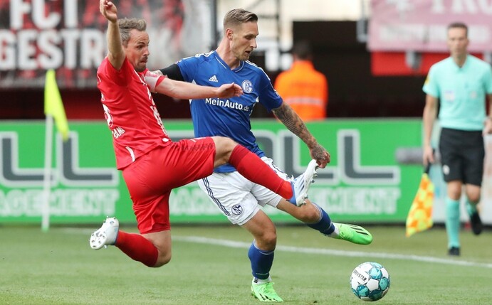 Bundesliga-Aufsteiger Schalke 04 hat im letzten Härtetest vor dem ersten Pflichtspiel der neuen Saison einen Dämpfer k