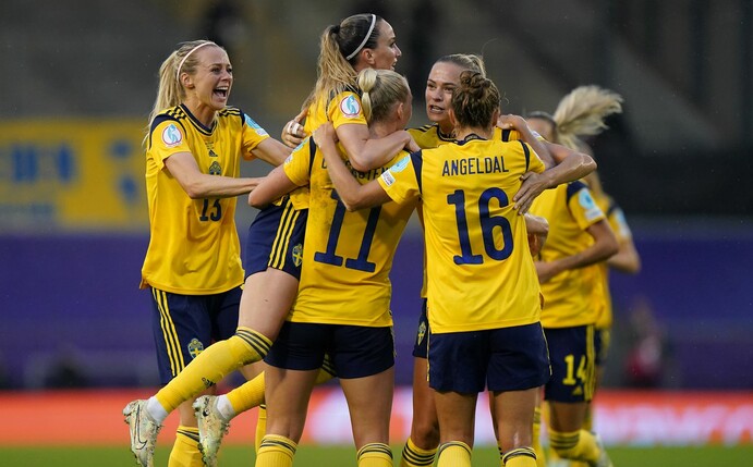 Gelb-blauer Jubel: Schweden steht  nach dem Last-Minute-Sieg über Belgien im EM-Halbfinale.