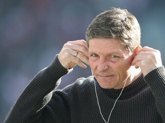 Fußball-Bundesligist Eintracht Frankfurt muss auf seinen wichtigsten Härtetest vor dem Saisonstart verzichten. Fußball-Bundesligist Eintracht Frankfurt muss auf seinen wichtigsten Härtetest vor dem Saisonstart verzichten.