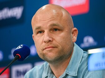 Sportdirektor Rouven Schröder vom Bundesliga-Rückkehrer Schalke 04 blickt mit großem Respekt auf den Saisonstart am 7 Sportdirektor Rouven Schröder vom Bundesliga-Rückkehrer Schalke 04 blickt mit großem Respekt auf den Saisonstart am 7