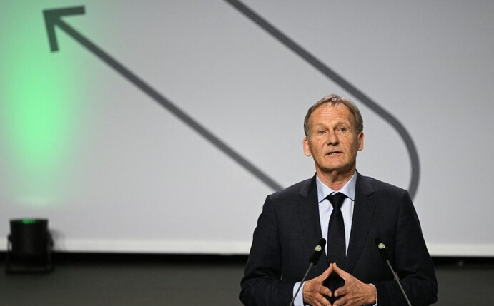 Geschäftsführer Hans-Joachim Watzke von Vizemeister Borussia Dortmund lobte den großen Rivalen Bayern München für d