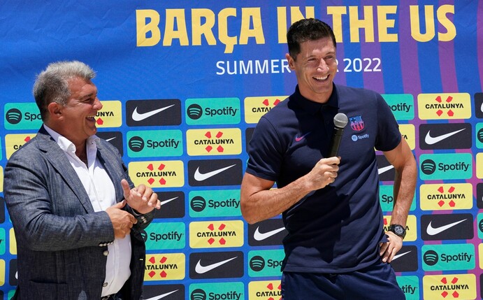 Barcelona hat Lewandowski von Bayern München verpflichtet - braucht dafür aber noch Geld.