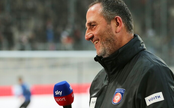 Der 1. FC Heidenheim hat sich zumindest vorübergehend an die Tabellenspitze der 2. Fußball-Bundesliga gesetzt.