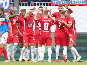Zwei Spiele, vier Punkte: Aufsteiger 1. FC Kaiserslautern ist in der 2. Liga angekommen. Zwei Spiele, vier Punkte: Aufsteiger 1. FC Kaiserslautern ist in der 2. Liga angekommen.