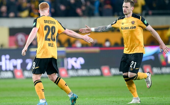 Zweitliga-Absteiger Dynamo Dresden hat mit dem neuen Trainer Markus Anfang einen unglücklichen Fehlstart in die 3. Fuß