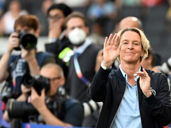 Fußball-Bundestrainerin Martina Voss-Tecklenburg erwartet im EM-Halbfinale gegen Frankreich am Mittwoch eine äußerst Fußball-Bundestrainerin Martina Voss-Tecklenburg erwartet im EM-Halbfinale gegen Frankreich am Mittwoch eine äußerst