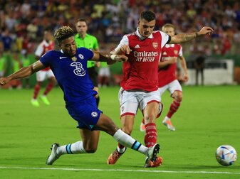 Der FC Arsenal hat sich erneut in bestechender Frühform gezeigt und auch das fünfte Vorbereitungsspiel gewonnen. Der FC Arsenal hat sich erneut in bestechender Frühform gezeigt und auch das fünfte Vorbereitungsspiel gewonnen.