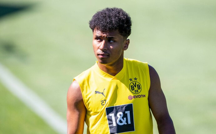 Feiert Tore gerne auch mal mit einem Salto: BVB-Neuzugang  Karim Adeyemi.