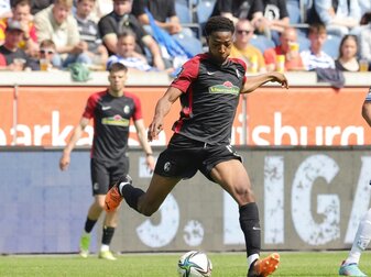 Erzgebirge Aue hat nach einem Blitz-Platzverweis für Kimberly Ezekwem nach 35 Sekunden einen siegreichen Saisoneinstand Erzgebirge Aue hat nach einem Blitz-Platzverweis für Kimberly Ezekwem nach 35 Sekunden einen siegreichen Saisoneinstand