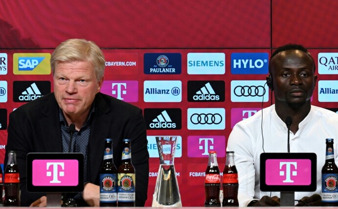 Bayern Münchens Vorstandschef Oliver Kahn sieht angesichts der vielen Topstars im Kader des Rekordmeisters keine Proble