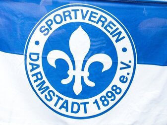 Fußball-Zweitligist Darmstadt 98 muss wochenlang ohne Eigengewächs Clemens Riedel auskommen. Fußball-Zweitligist Darmstadt 98 muss wochenlang ohne Eigengewächs Clemens Riedel auskommen.