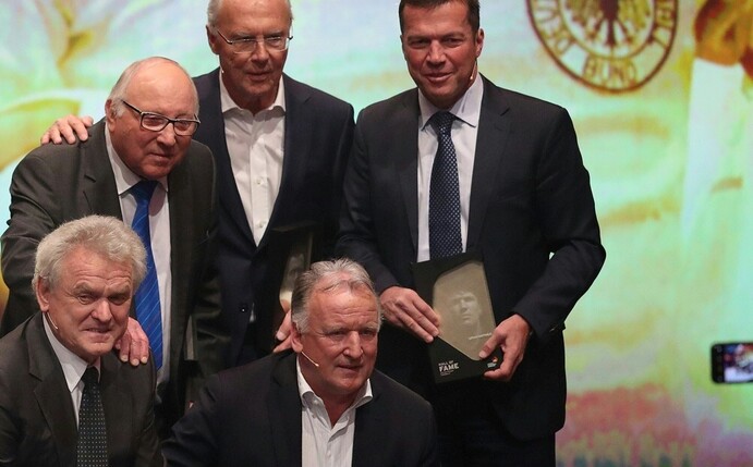 Rekord-Nationalspieler Lothar Matthäus hat das verstorbene Hamburger Fußball-Idol Uwe Seeler als "Helden seiner Kindhe