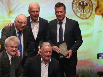 Rekord-Nationalspieler Lothar Matthäus hat das verstorbene Hamburger Fußball-Idol Uwe Seeler als "Helden seiner Kindhe Rekord-Nationalspieler Lothar Matthäus hat das verstorbene Hamburger Fußball-Idol Uwe Seeler als "Helden seiner Kindhe