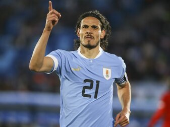 MONTEVIDEO, URUGUAY - JUNE 11: Edinson Cavani of Uruguay celebrates after scoring the first goal of his team during a match between Uruguay and Panama at Centenario Stadium on June 11, 2022 in Montevi MONTEVIDEO, URUGUAY - JUNE 11: Edinson Cavani of Uruguay celebrates after scoring the first goal of his team during a match between Uruguay and Panama at Centenario Stadium on June 11, 2022 in Montevi