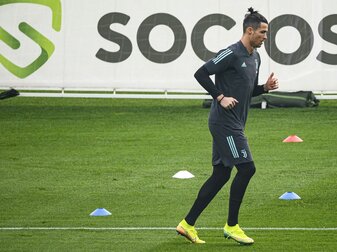 Medien: Ronaldo trifft sich mit Coach ten Hag zum Gespräch Medien: Ronaldo trifft sich mit Coach ten Hag zum Gespräch