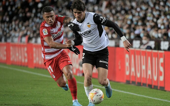 Wechselt Jesus Vazquez (hier links) in die Bundesliga Foto: JOSE JORDAN/Getty Images