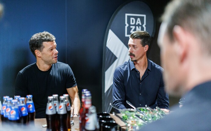 DAZN-Pressegespräch im Münchner Volkstheater mit Sandro Wagner (r) und Michael Ballack.
