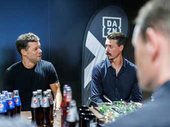 DAZN-Pressegespräch im Münchner Volkstheater mit Sandro Wagner (r) und Michael Ballack. DAZN-Pressegespräch im Münchner Volkstheater mit Sandro Wagner (r) und Michael Ballack.