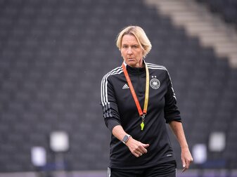 Ist seit 2018 Bundestrainerin der deutschen Frauen-Nationalmannschaft: Martina Voss-Tecklenburg. Ist seit 2018 Bundestrainerin der deutschen Frauen-Nationalmannschaft: Martina Voss-Tecklenburg.