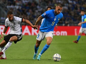 West Ham verpflichtet Italiener Scamacca West Ham verpflichtet Italiener Scamacca