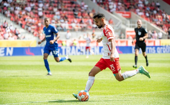 Offensivspieler Sarpreet Singh war bereits in der vergangenen Saison an Jahn Regensburg verliehen.