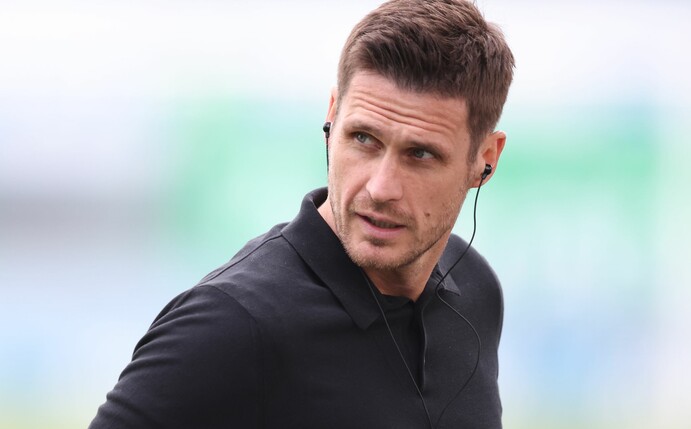 Dortmunds Sportdirektor Sebastian Kehl hofft auf einen spannenderen Titelkampf in der Bundesliga.