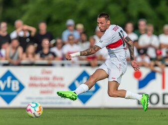 Darko Churlinov bei einem Testspiel in Aktion für den VfB Stuttgart. Darko Churlinov bei einem Testspiel in Aktion für den VfB Stuttgart.
